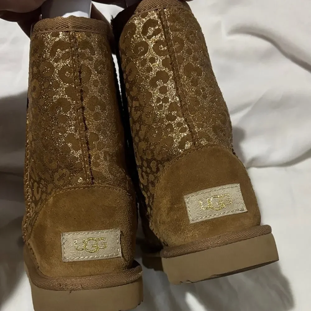 UGG 3 Kids Classic II Sparkle Leopard Boots in ugg tan with gold accents euc